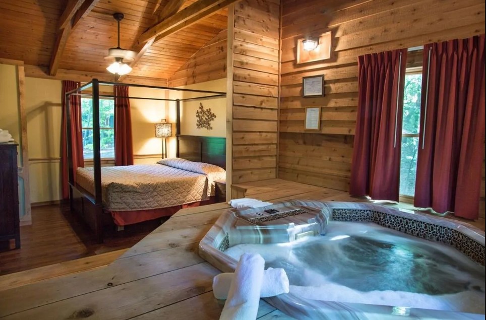 Cabin with Hot Tub
